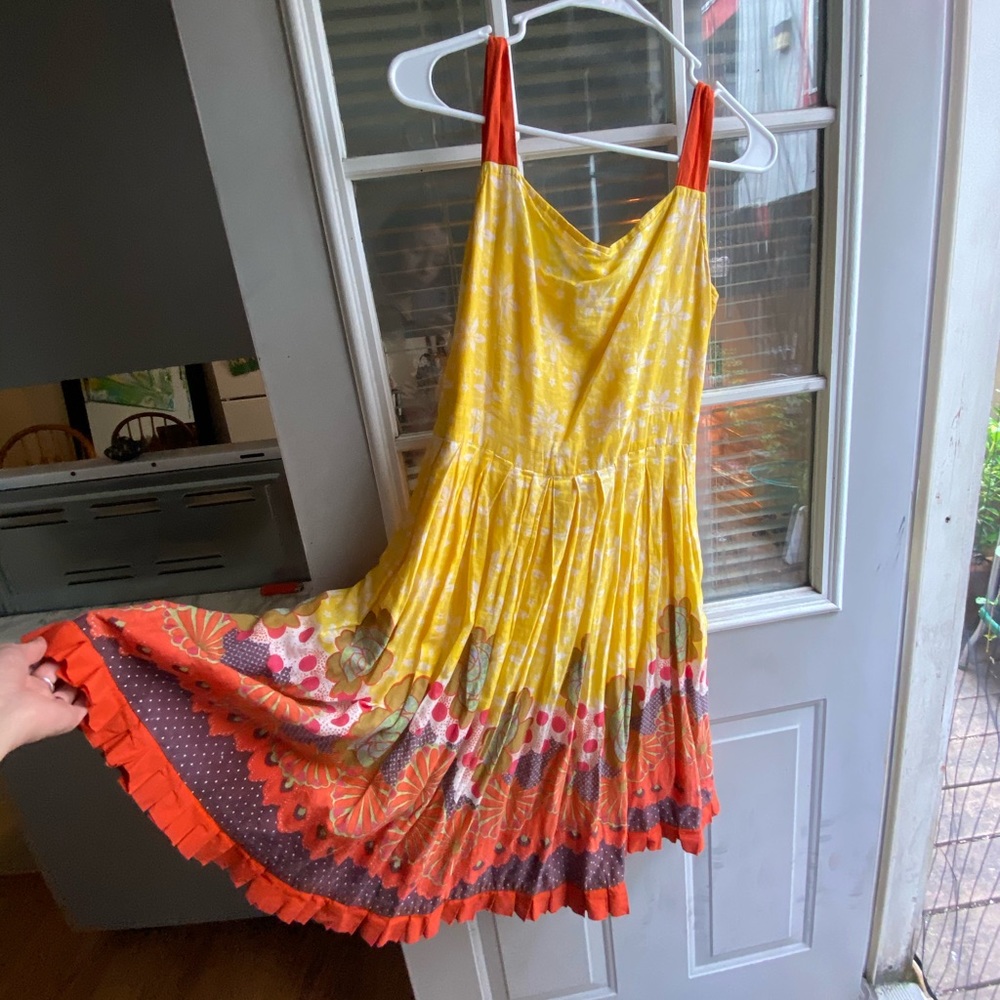 Yellow and floral dress size M🌟